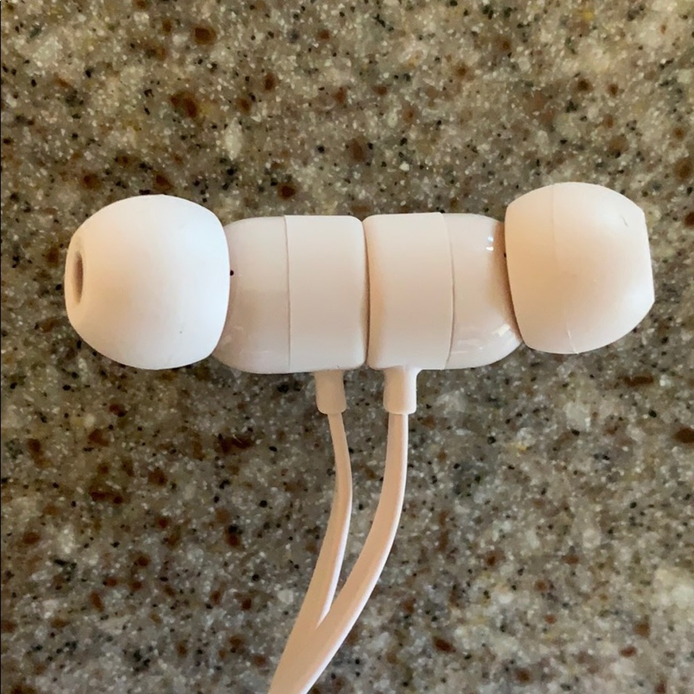 Wireless Beats by Dre. Rose Gold - Picture 4 of 5